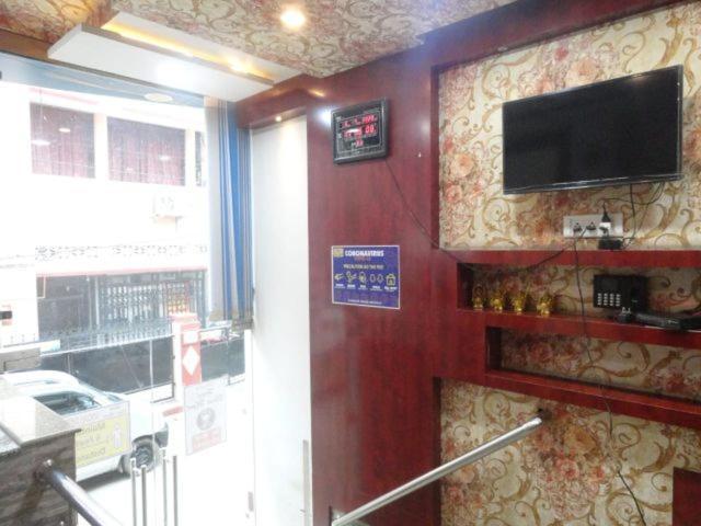 Hotel Bleue Mont Varanasi Exterior photo