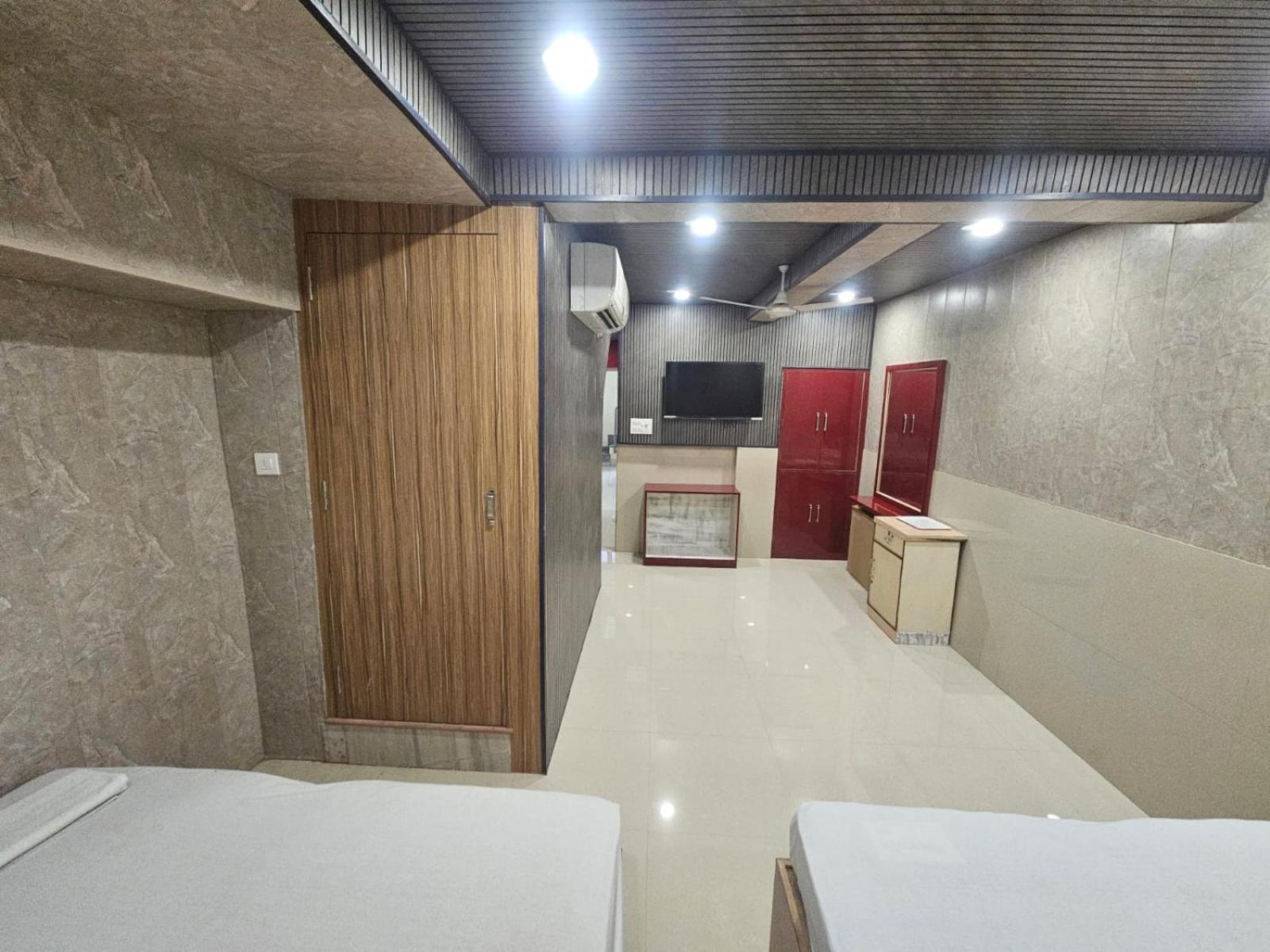 Hotel Bleue Mont Varanasi Exterior photo