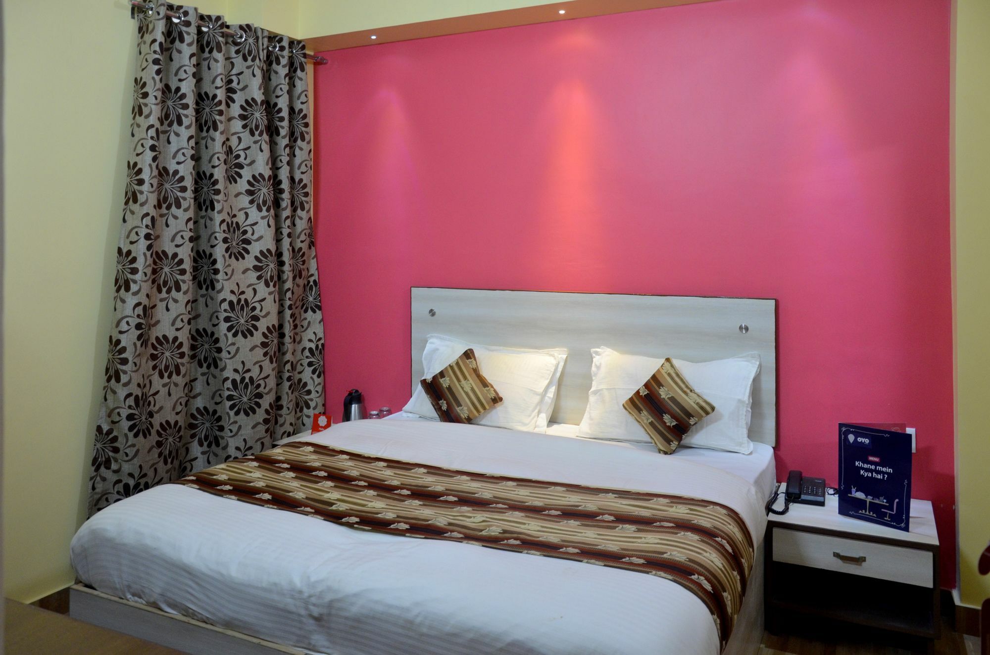 Hotel Bleue Mont Varanasi Exterior photo